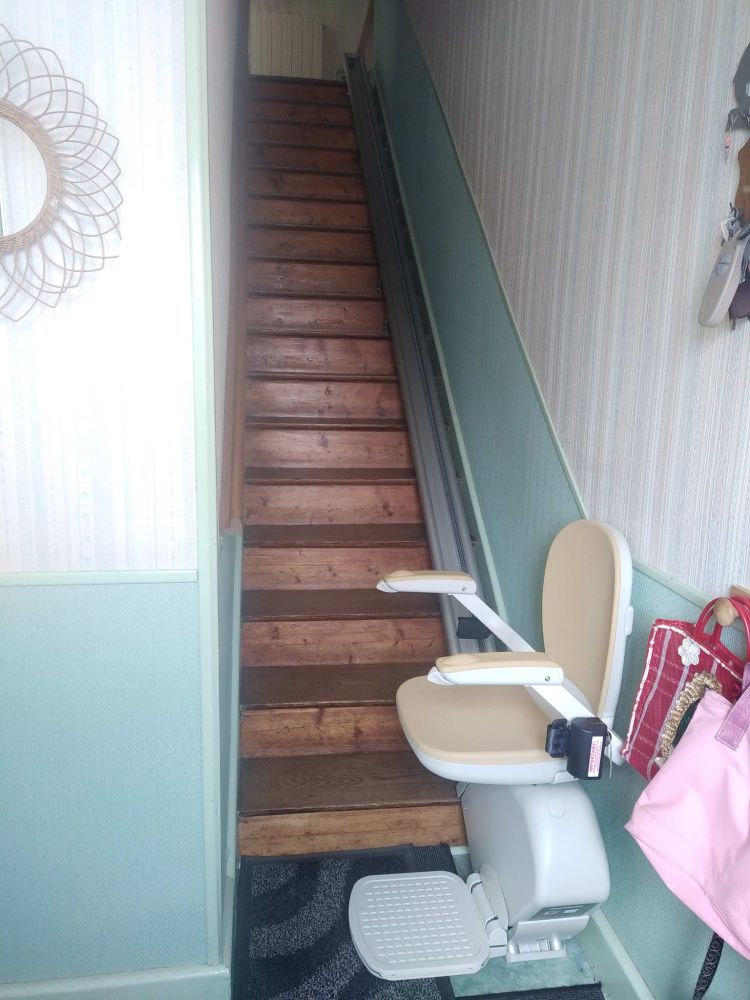 Installation à Jeuxey (88) d’un monte-escalier droit ACORN A130