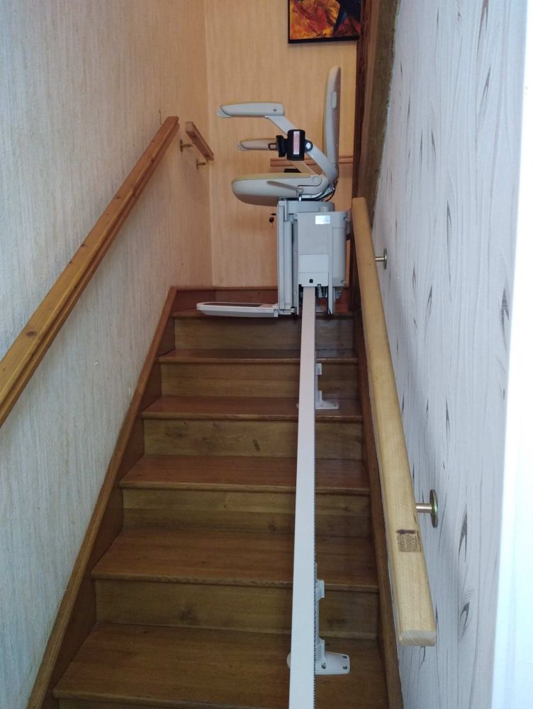 Installation d’un monte-escalier courbe (ACORN A180), la deuxième installation pour ABC Monte-escalier à Ruppes !